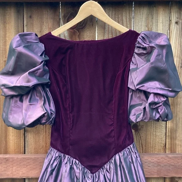Vtg ILGWU Union Made Double-Ballon Sleeve Velvet Taffeta Prom Dress (70’s) - Picture 5 of 9